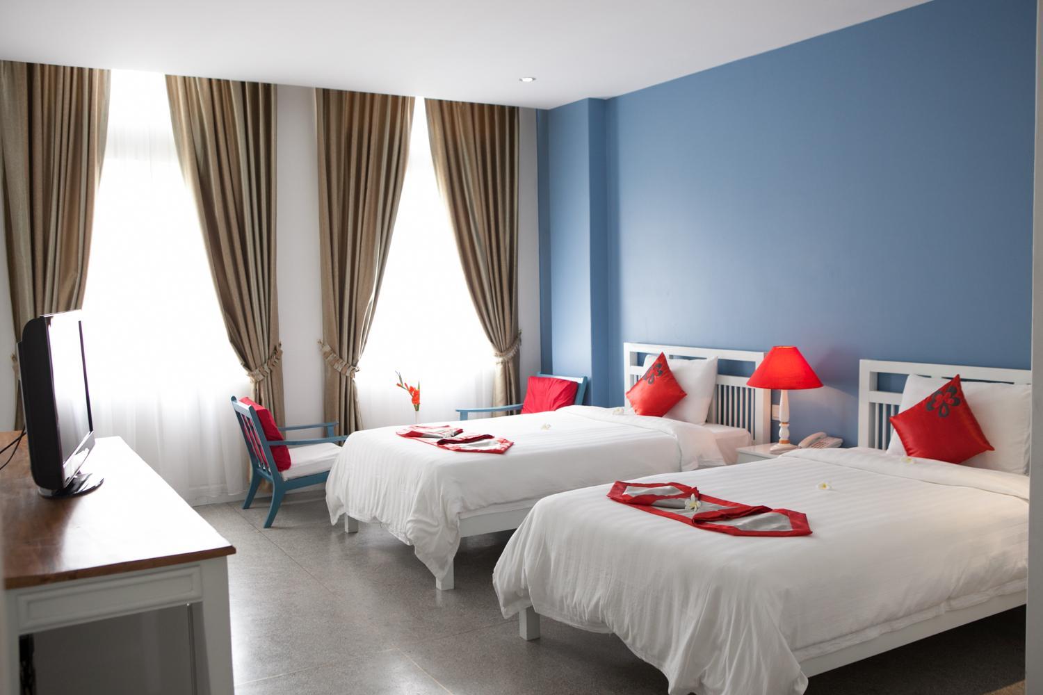 The Frangipani Royal Palace Hotel Пном Пен Екстериор снимка