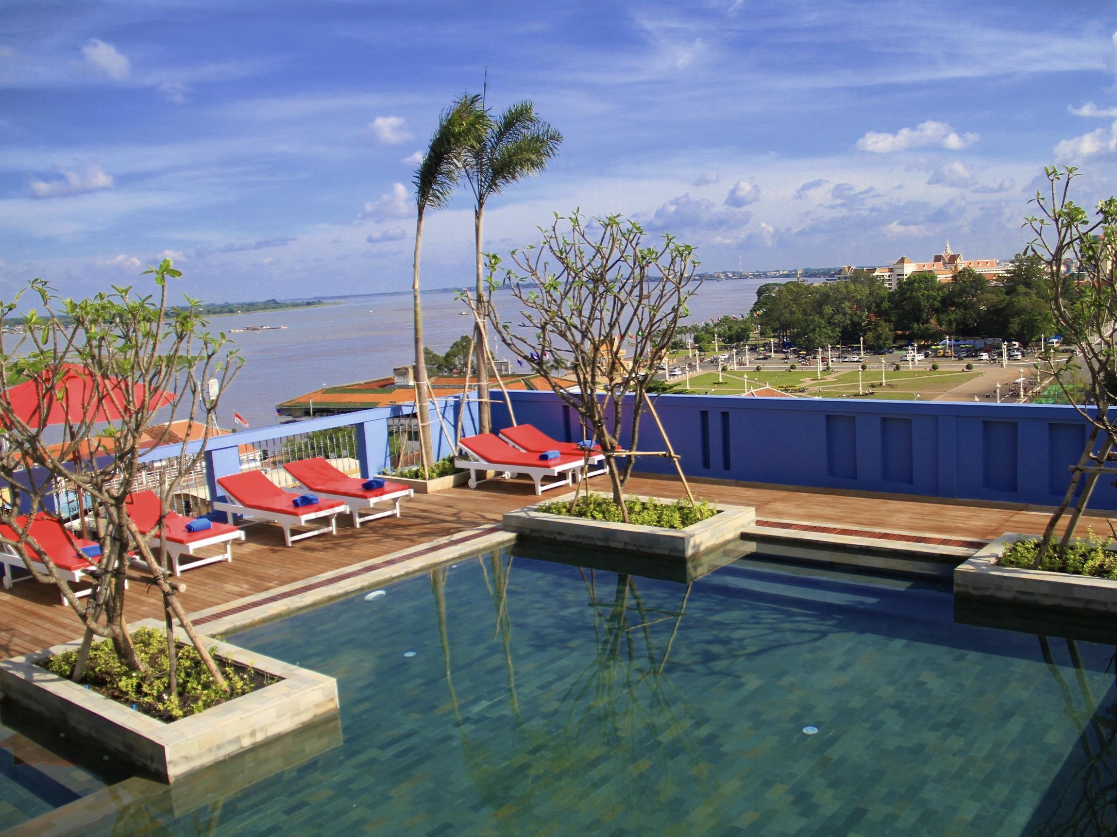 The Frangipani Royal Palace Hotel Пном Пен Екстериор снимка