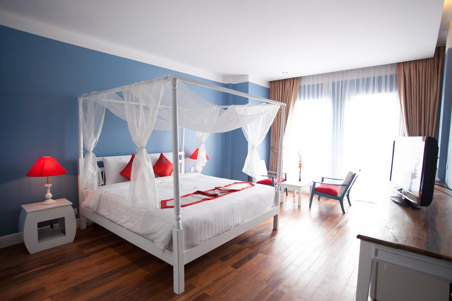 The Frangipani Royal Palace Hotel Пном Пен Екстериор снимка