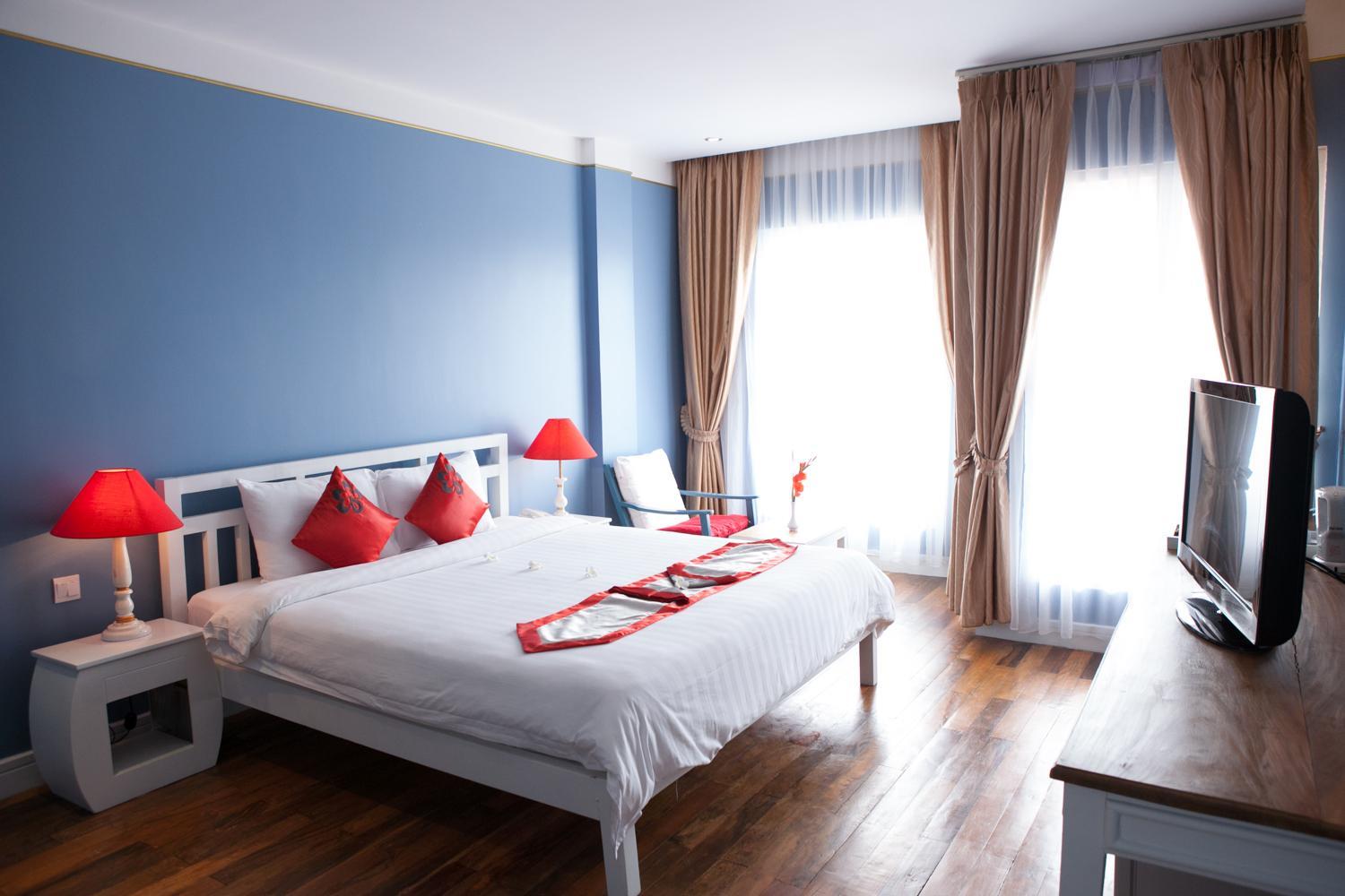 The Frangipani Royal Palace Hotel Пном Пен Екстериор снимка