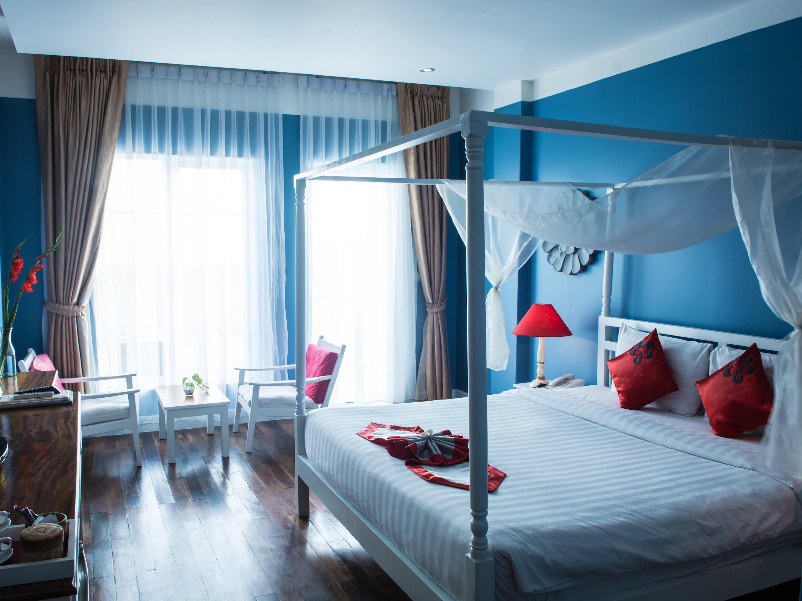 The Frangipani Royal Palace Hotel Пном Пен Екстериор снимка