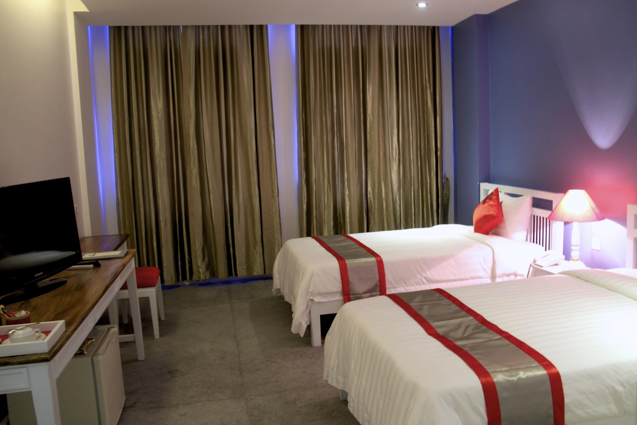 The Frangipani Royal Palace Hotel Пном Пен Екстериор снимка