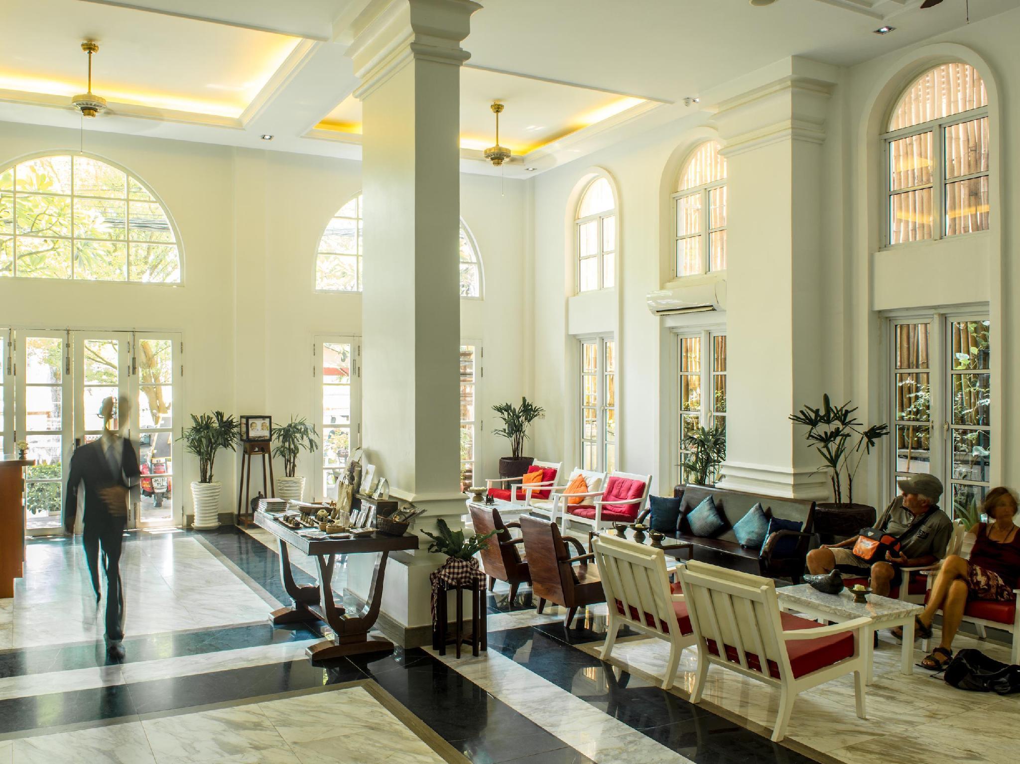The Frangipani Royal Palace Hotel Пном Пен Екстериор снимка