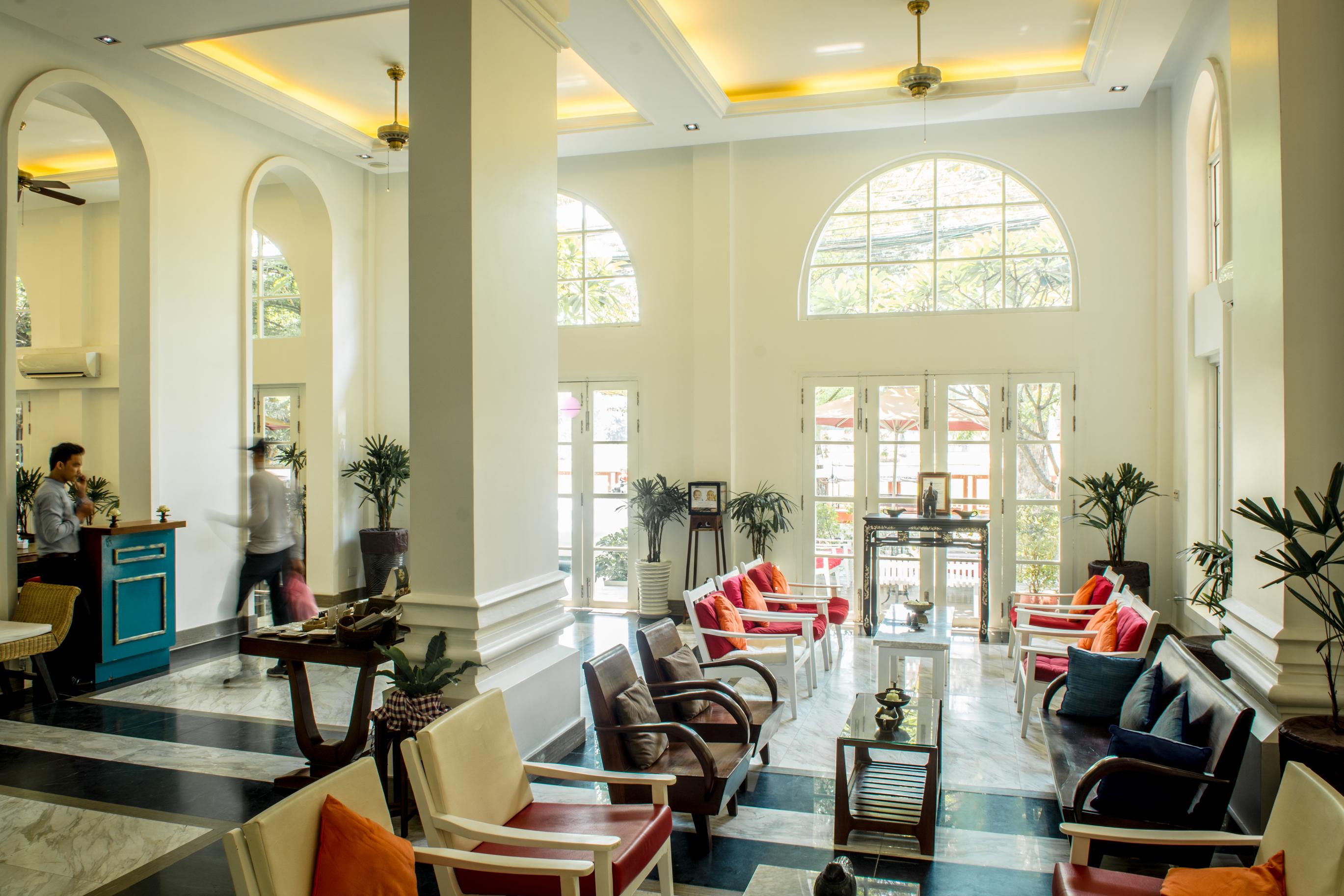 The Frangipani Royal Palace Hotel Пном Пен Екстериор снимка