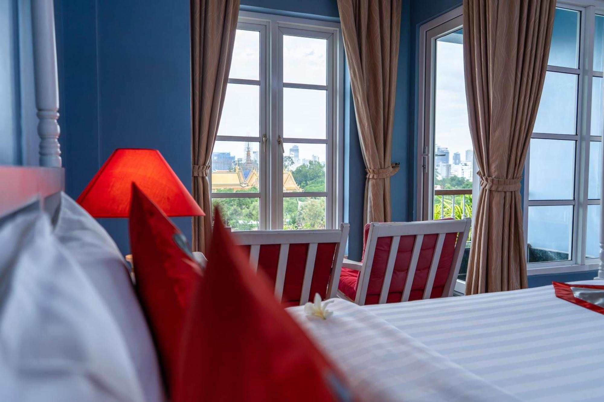 The Frangipani Royal Palace Hotel Пном Пен Екстериор снимка