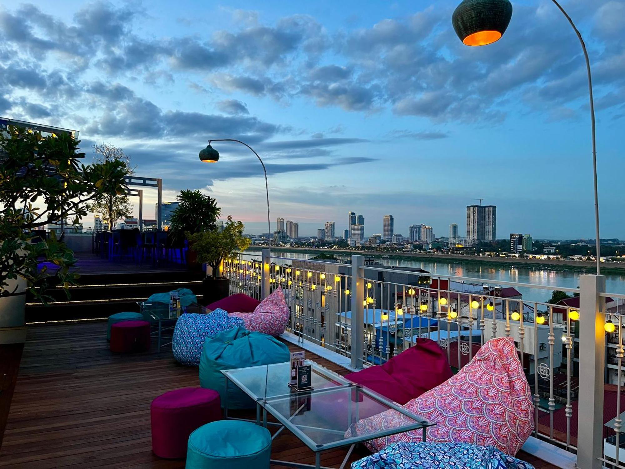 The Frangipani Royal Palace Hotel Пном Пен Екстериор снимка