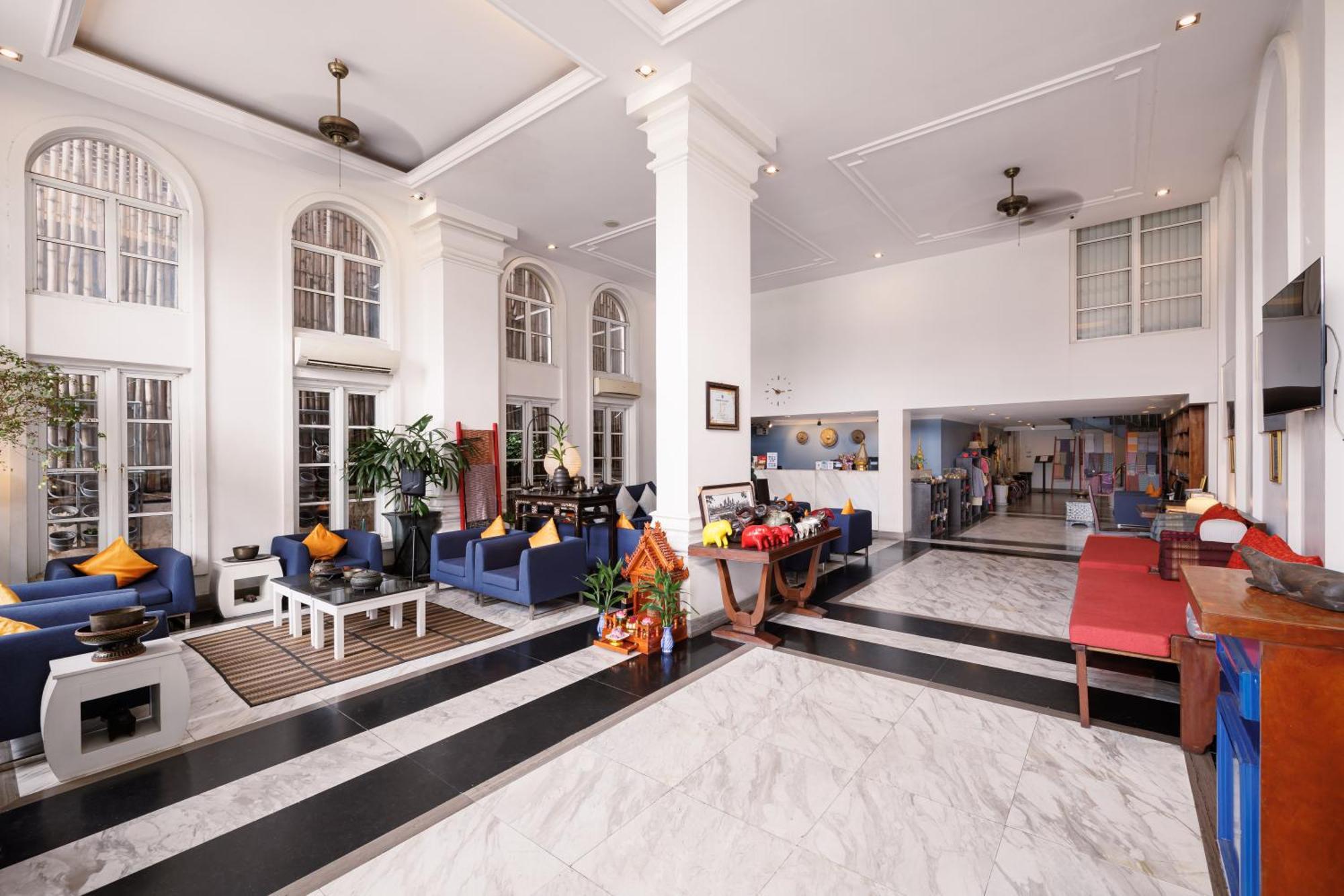 The Frangipani Royal Palace Hotel Пном Пен Екстериор снимка
