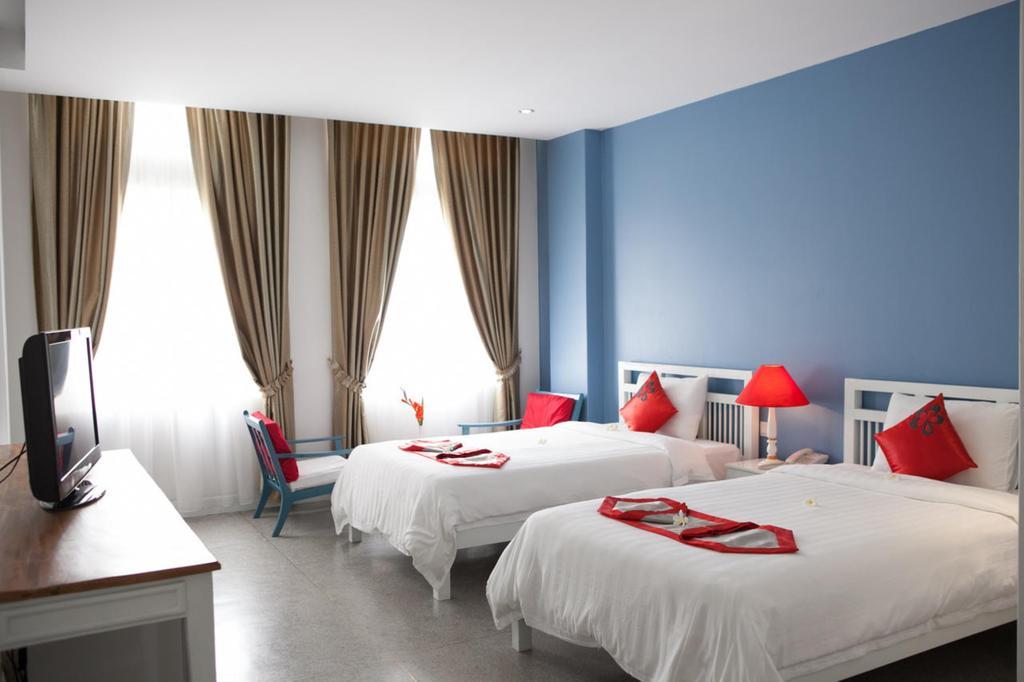 The Frangipani Royal Palace Hotel Пном Пен Екстериор снимка